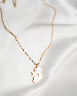 FÍOR IRELAND HEART MAP NECKLACE